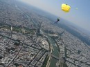 DSC04902 * Vue sur la Tour Eiffel.
Ronan va-t-il toucher ? * 3072 x 2304 * (3.24MB)