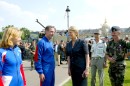 N2005-258M01-0041 * Les prsentations et salutations  Madame le Ministre de la Dfense et du Chef d'Etat-Major des Armes.
Le lieutenant-colonel Dermine, chef des quipes comptitions. * 2464 x 1648 * (1.22MB)