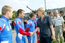 N2005-258M01-0044 * Les prsentations et salutations  Madame le Ministre de la Dfense et du Chef d'Etat-Major des Armes.
Le Sgt Olivier Henaff, de l'Arme de l'air, membre de l'Equipe de France Militaire de Parachutisme (Prcision d'Aterrissage). * 2464 x 1648 * (1.26MB)