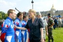 N2005-258M01-0045 * Les prsentations et salutations  Madame le Ministre de la Dfense et du Chef d'Etat-Major des Armes.
Le Sgt Franois Martzolff, de l'Arme de terre, membre de l'Equipe de France Militaire de Parachutisme (Prcision d'Aterrissage). * 2464 x 1648 * (1.25MB)