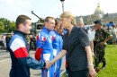 N2005-258M01-0046 * Les prsentations et salutations  Madame le Ministre de la Dfense et du Chef d'Etat-Major des Armes.
Le Sgc Loic LUBIN, de l'Arme de l'air (Base arienne 107 Villacoublay), membre de l'quipe comptition de Arme de l'air. * 2464 x 1648 * (1.21MB)