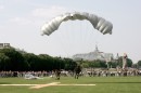 N2005-258M01-0072 * Les commandos  l'oeuvre ... * 2544 x 1696 * (1.84MB)